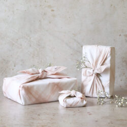furoshiki genanvendelig gaveindpakning plantefarvet rosa